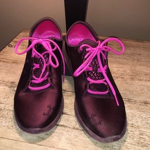 Maroon/pink UnderArmour Speedform size 9 shoes